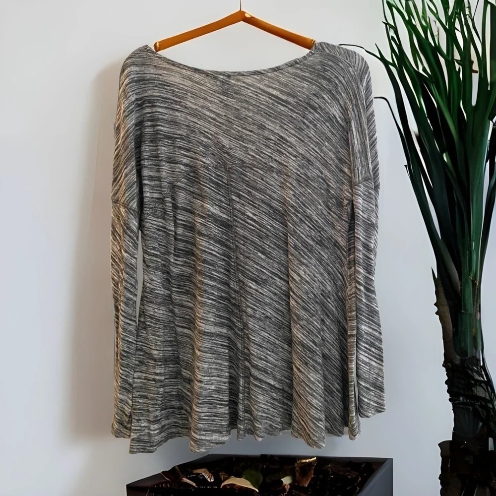 🍄Nice loose fit shirt - Picture 2 of 3